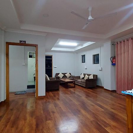 Hotel Dinthar Zara ไอซอล ภายนอก รูปภาพ