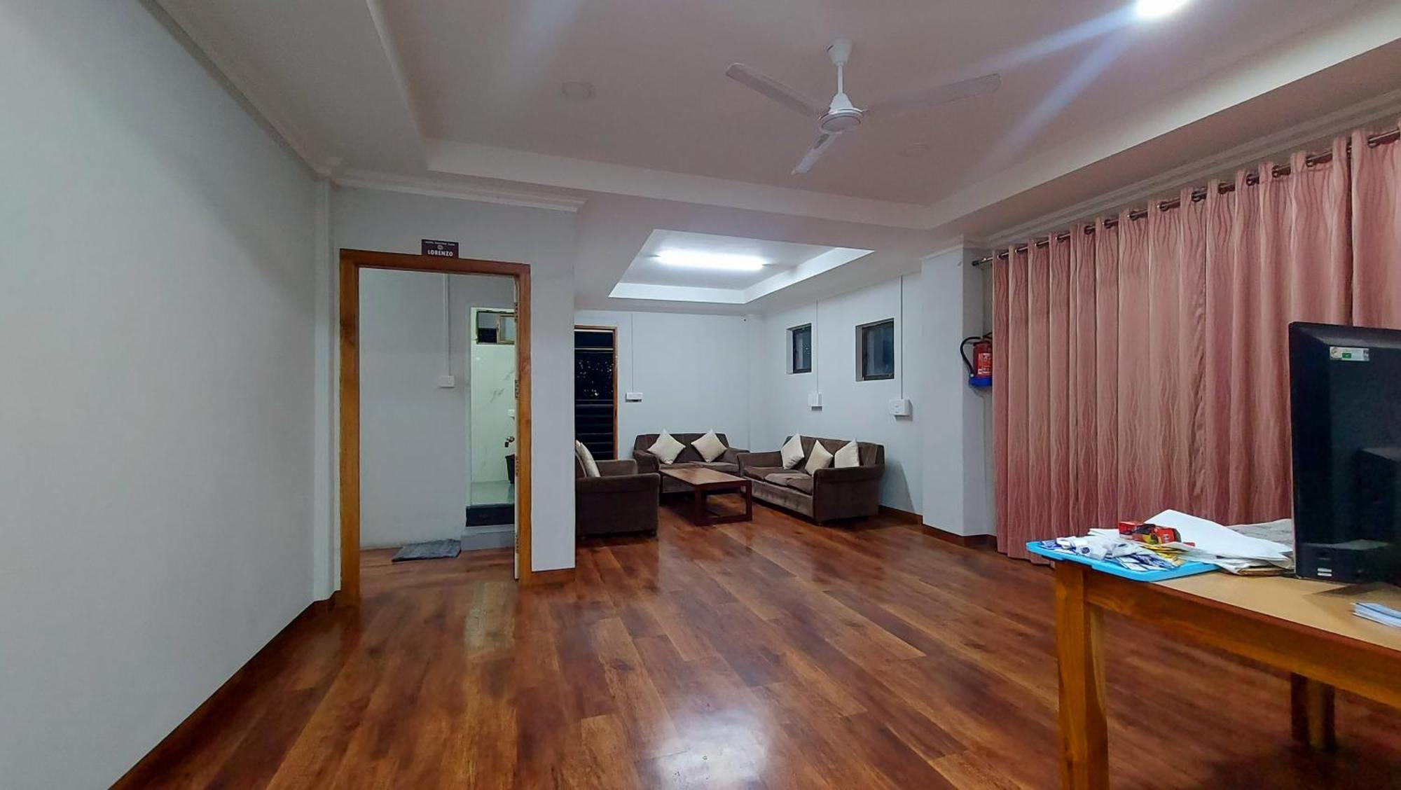 Hotel Dinthar Zara ไอซอล ภายนอก รูปภาพ