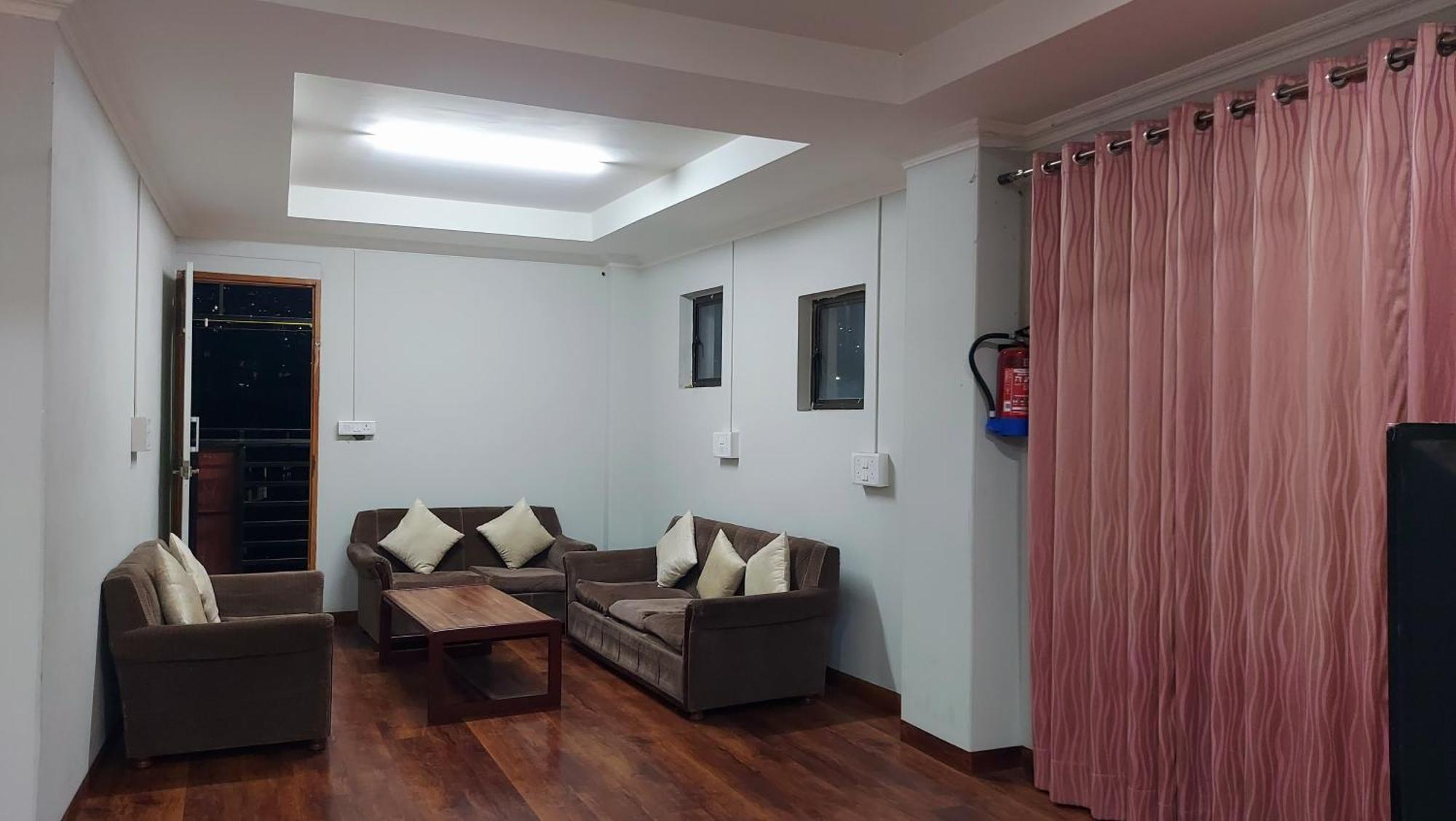 Hotel Dinthar Zara ไอซอล ภายนอก รูปภาพ
